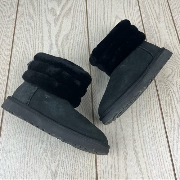 UGG Women's Fluff Mini Quilted Boots US6/EUR37 Black w/ White Logo Heel $160 - Picture 6 of 10